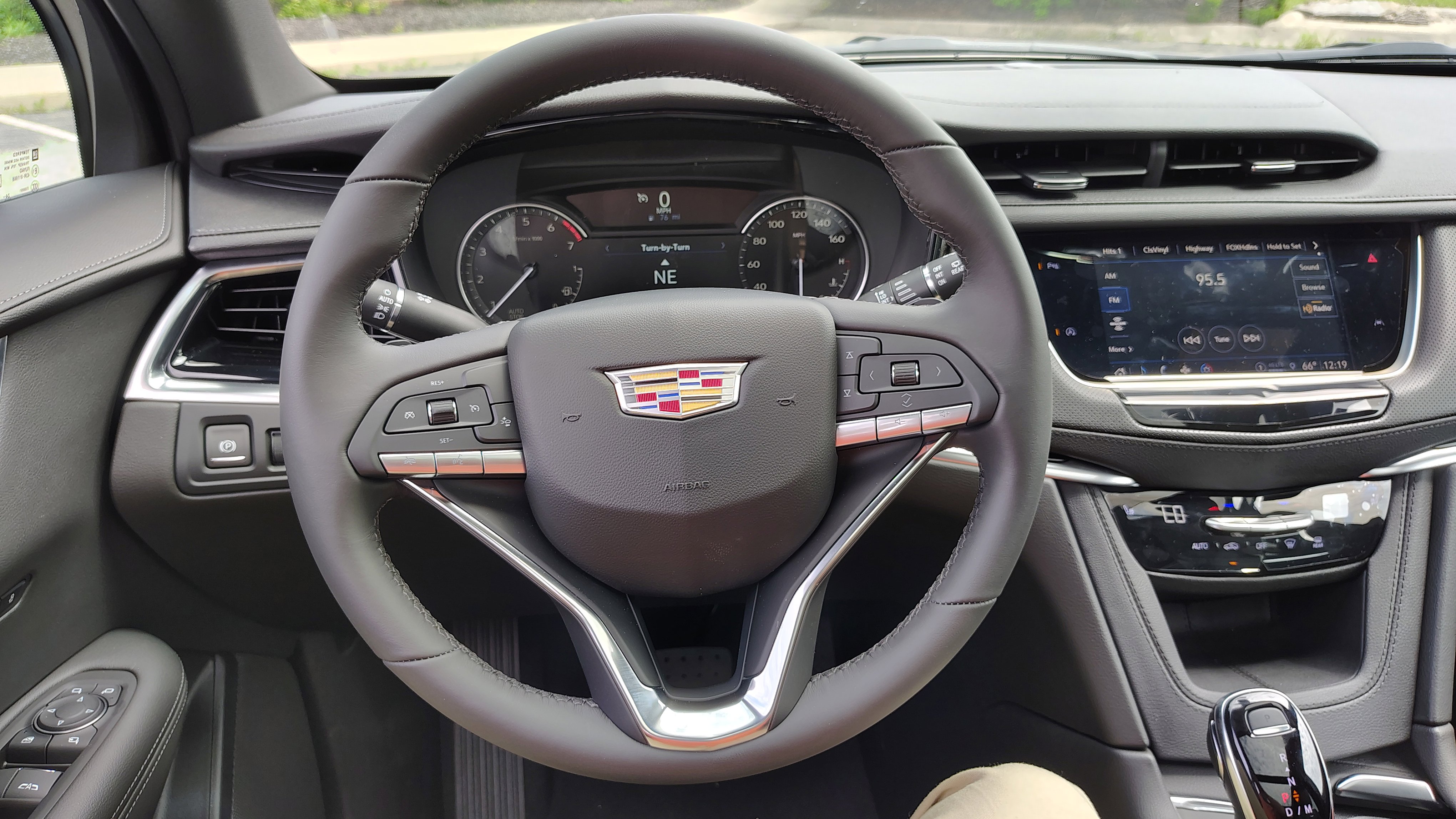 New 2025 Cadillac XT6 Luxury image 18