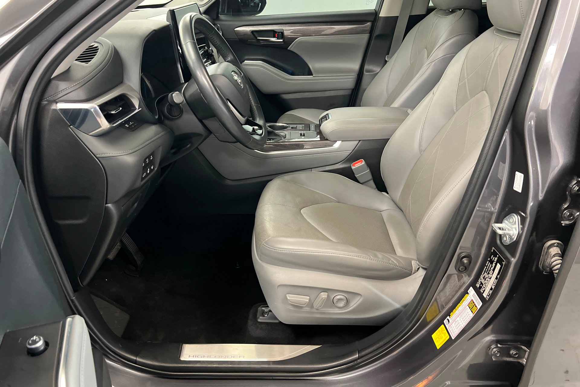 Used 2022 Toyota Highlander Platinum AWD/4WD image 18