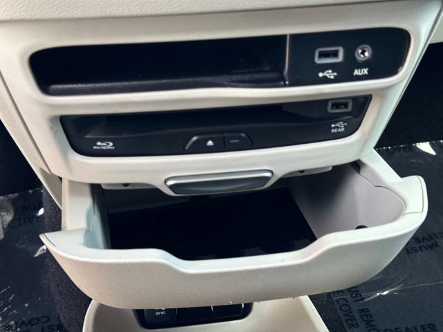 Used 2018 Chrysler Pacifica Touring-L Plus w/ Tire & Wheel Group FWD image 26