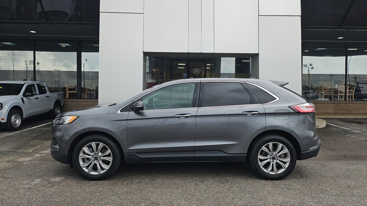 Used 2024 Ford Edge Titanium image 2