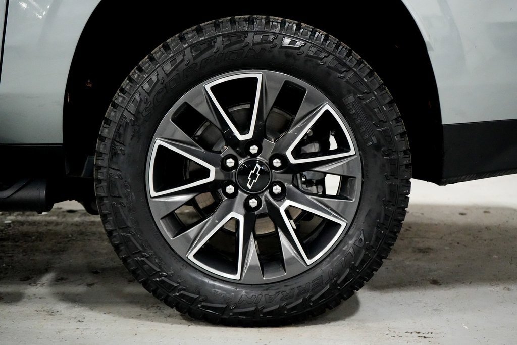 Used 2023 Chevrolet Suburban Z71 image 25