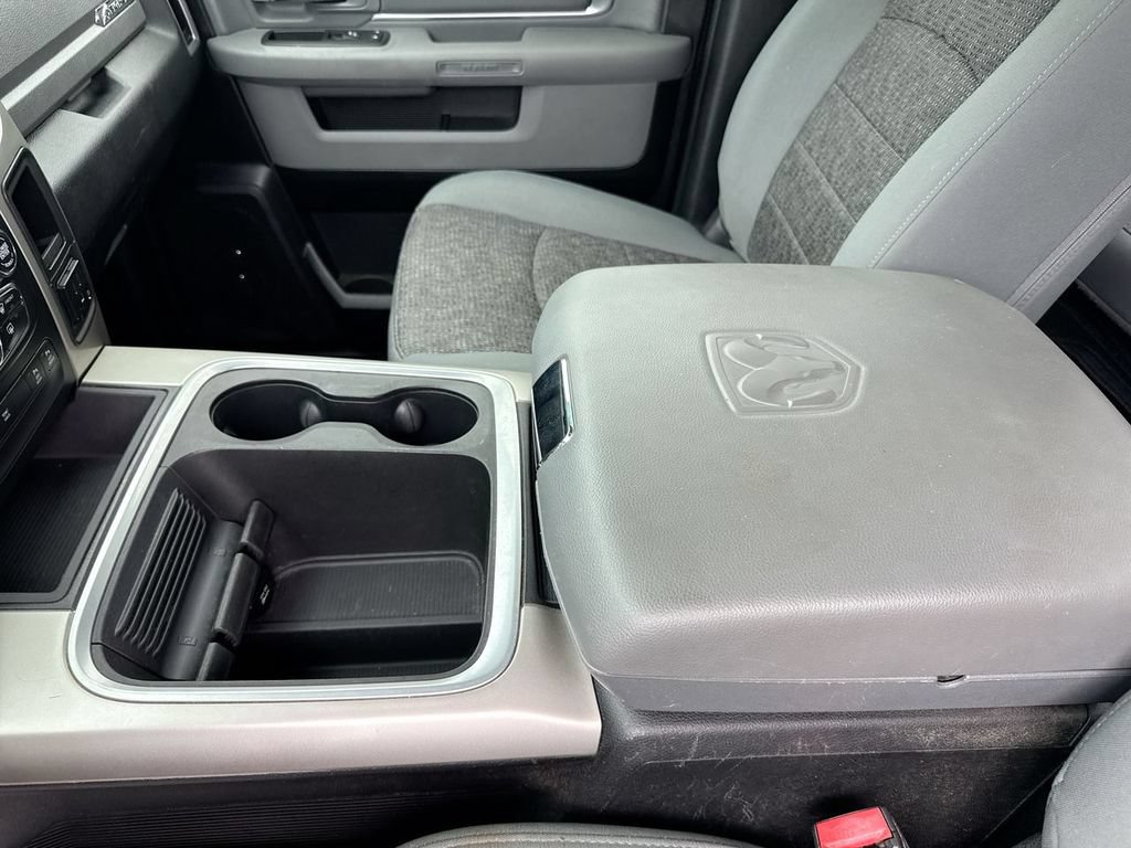 Used 2017 RAM 1500 SLT AWD/4WD image 13