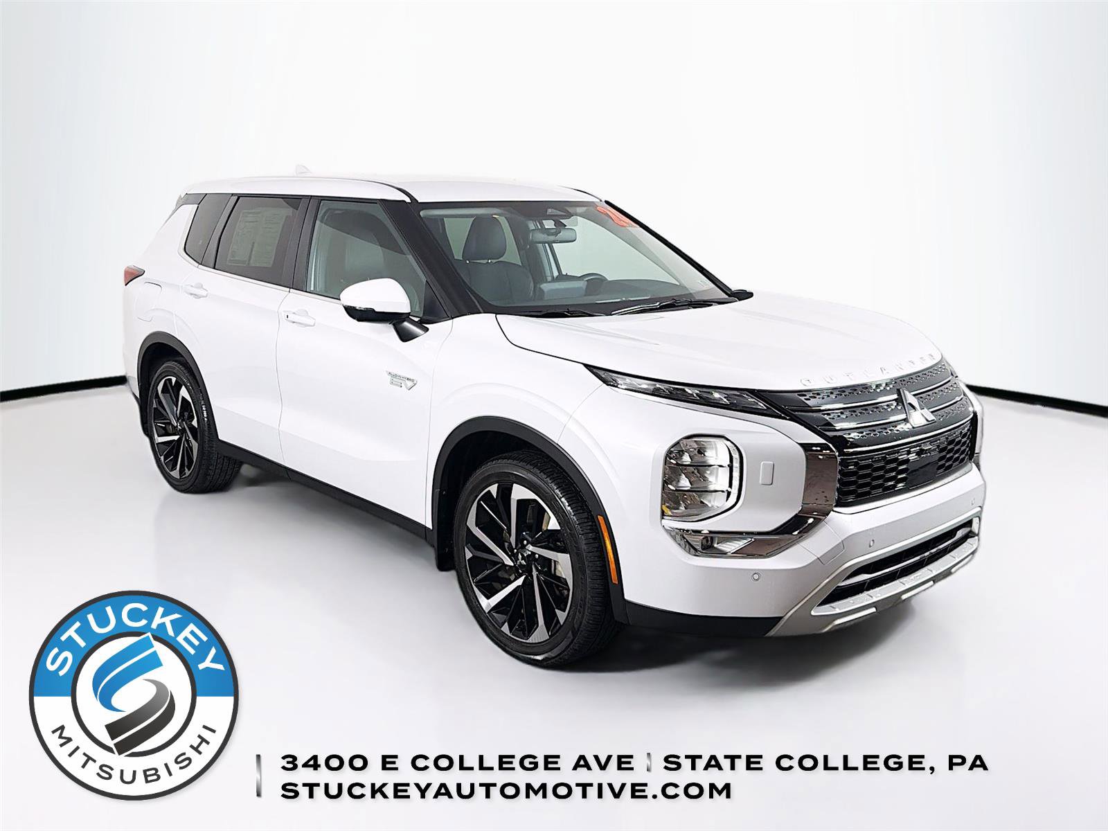 Used 2024 Mitsubishi Outlander 4WD Plug-In Hybrid