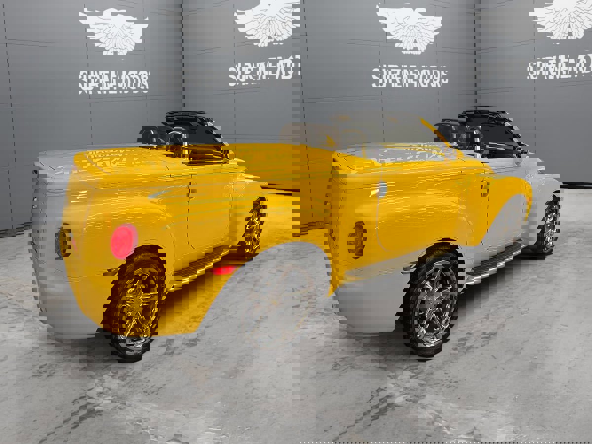 Used 2005 Chevrolet SSR w/ Preferred Equipment Group image 2