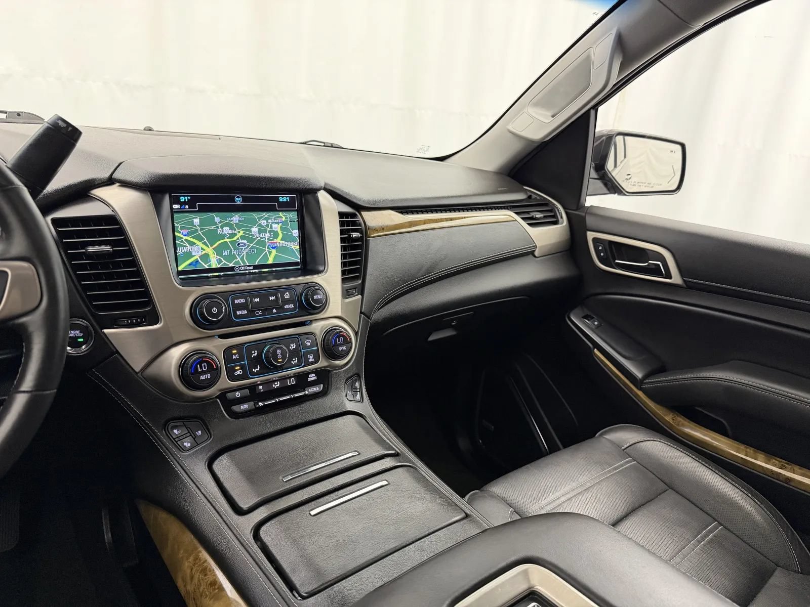 Used 2017 GMC Yukon XL Denali w/ Open Road Package AWD/4WD image 19