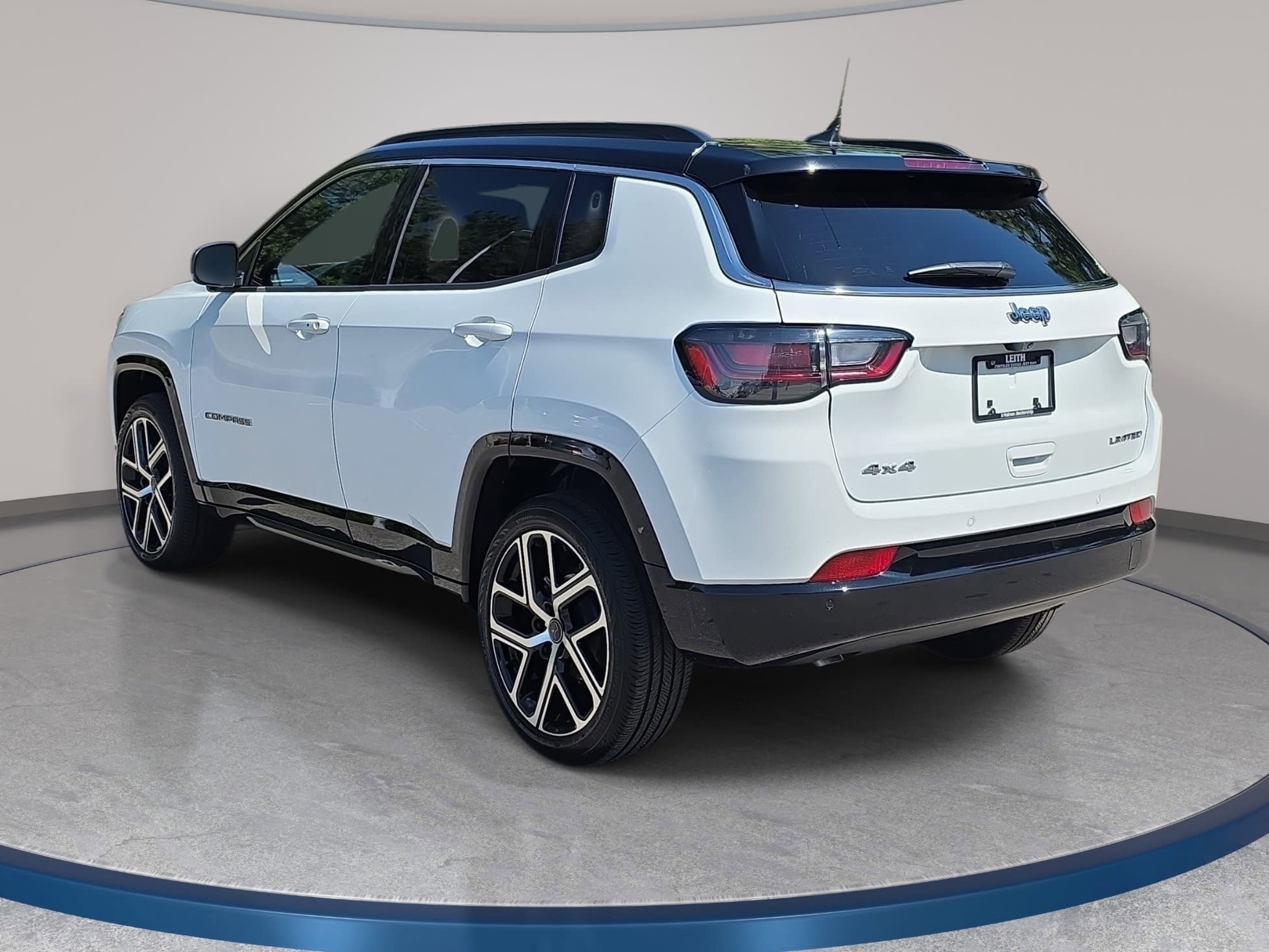 Used 2025 Jeep Compass Limited w/ Elite Group AWD/4WD image 8