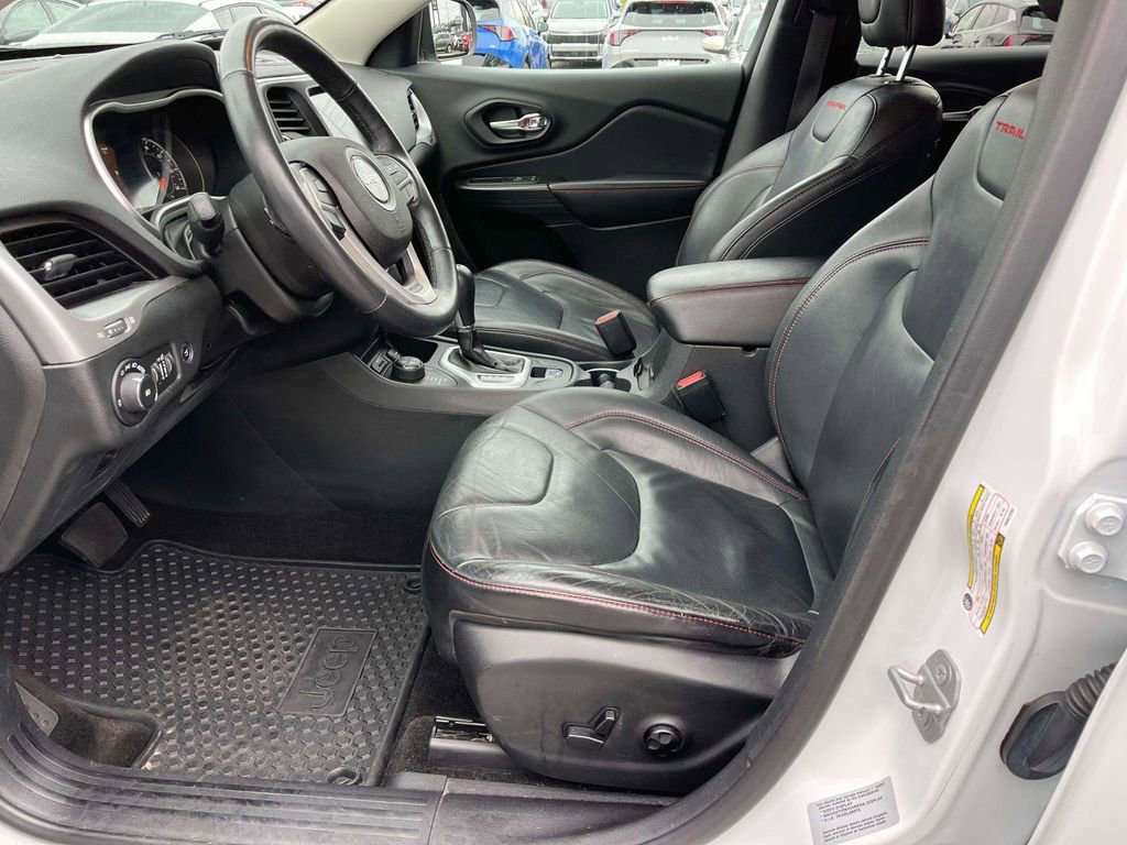 Used 2015 Jeep Cherokee Trailhawk w/ Comfort/Convenience Group image 18