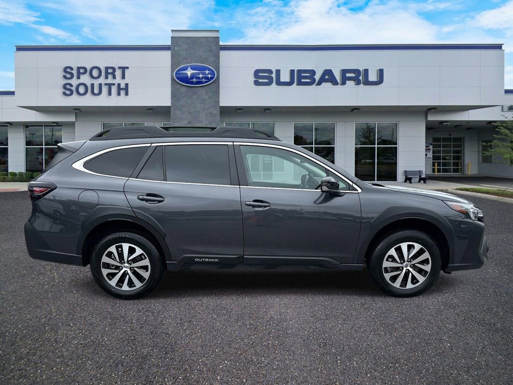 Used 2024 Subaru Outback Premium AWD/4WD image 2
