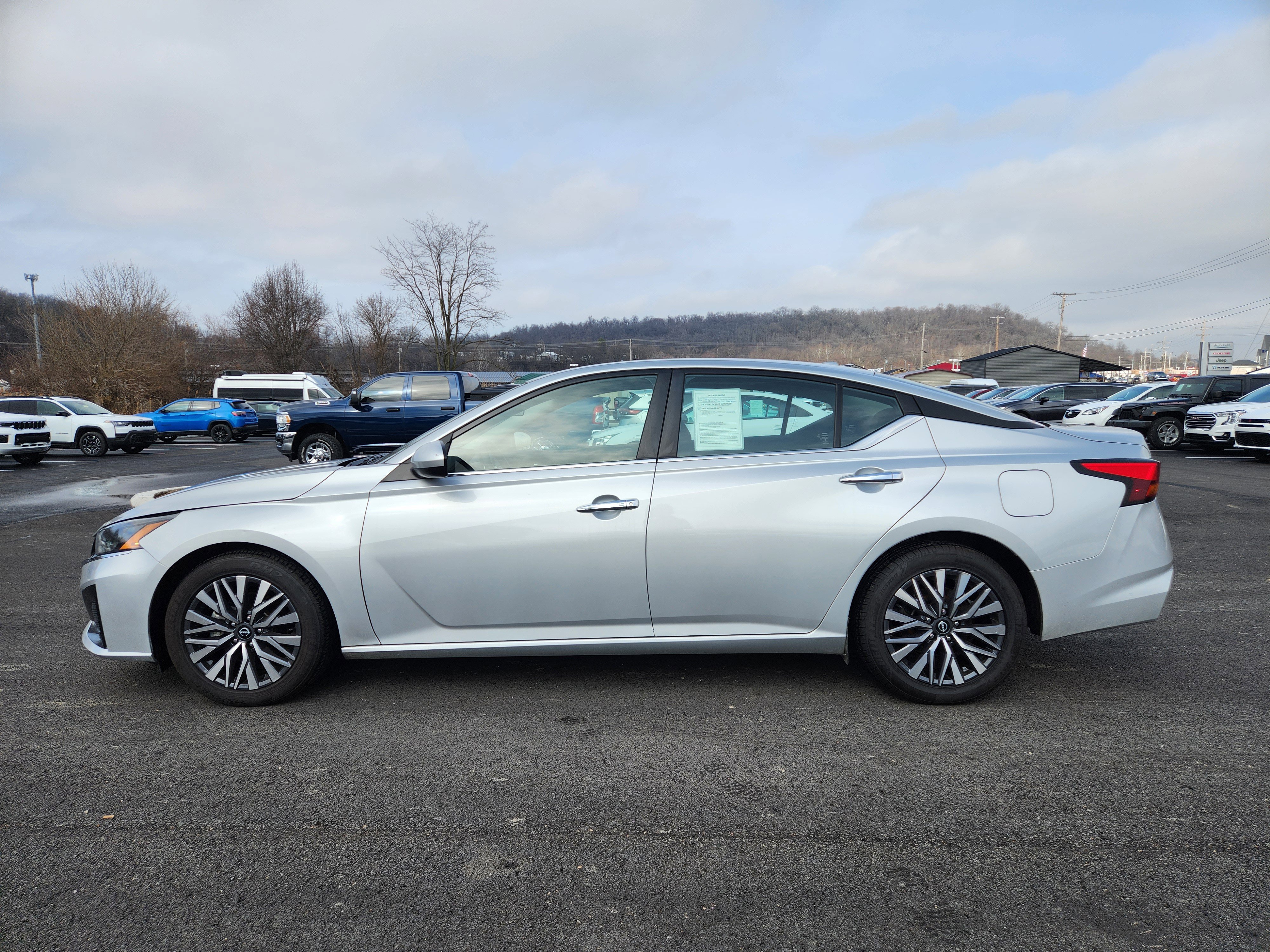 Used 2023 Nissan Altima 2.5 SV image 17