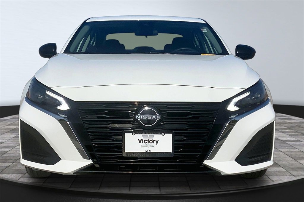 Used 2024 Nissan Altima 2.5 S image 2