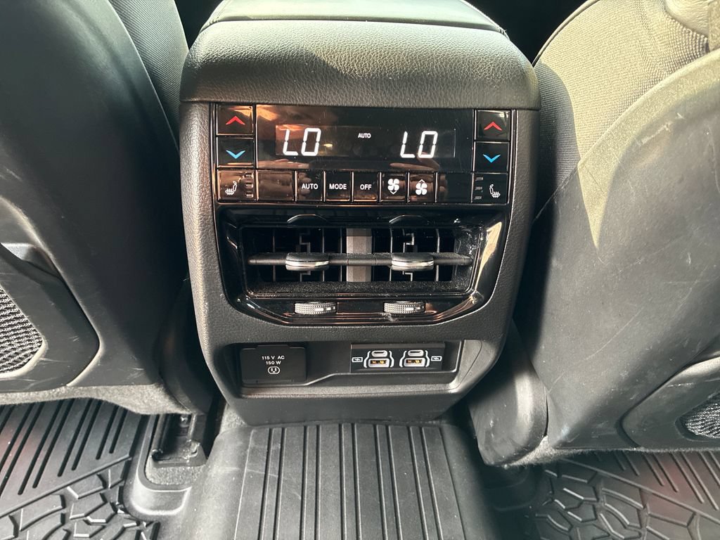 Used 2023 Jeep Grand Cherokee Overland w/ Luxury Tech Group IV AWD/4WD image 17