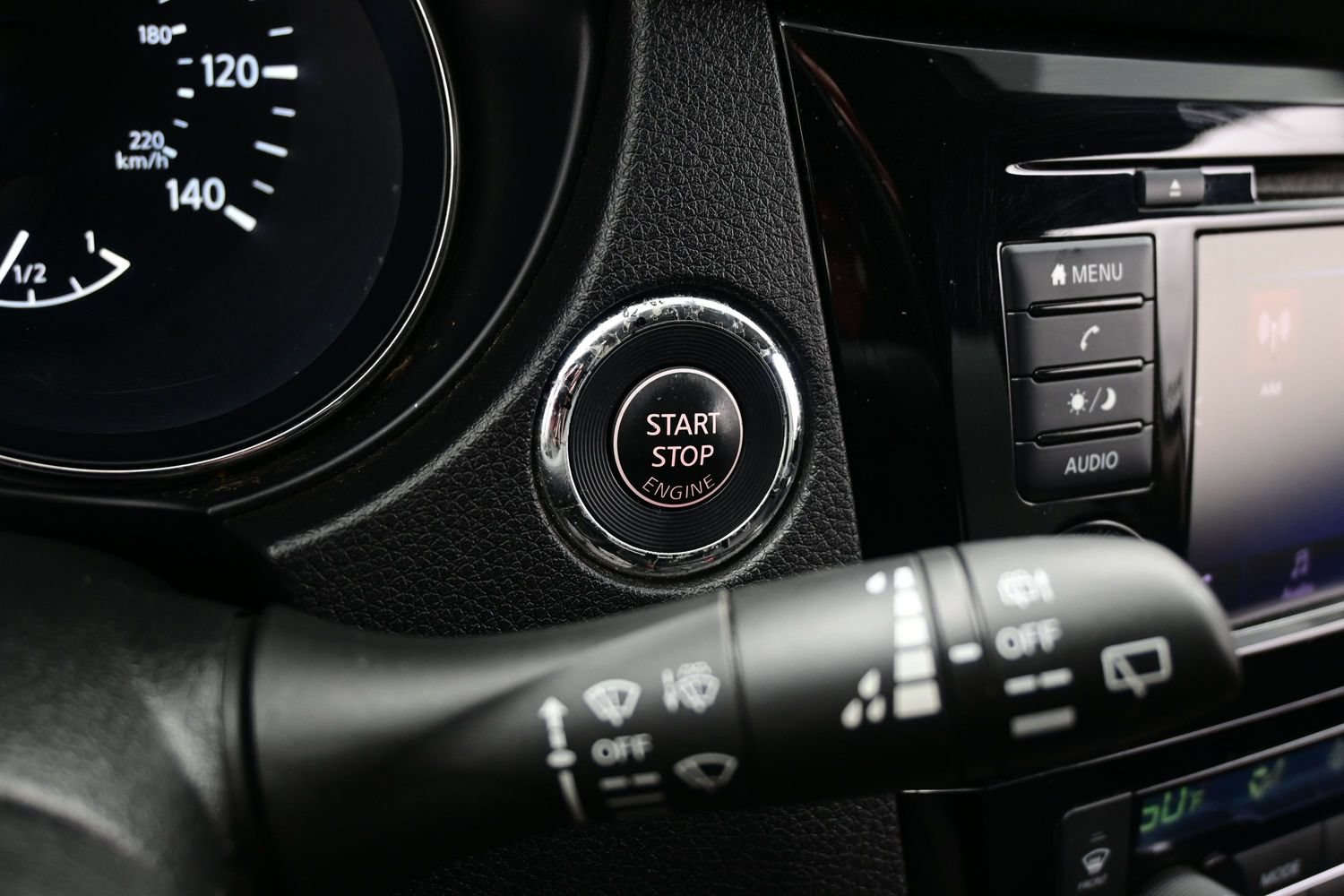 Used 2018 Nissan Rogue SV FWD image 22