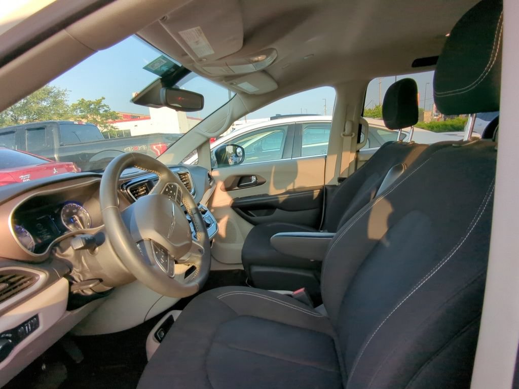 Used 2023 Chrysler Voyager LX FWD image 6