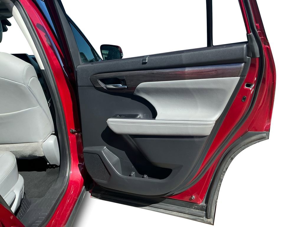 Used 2020 Toyota Highlander Platinum image 19