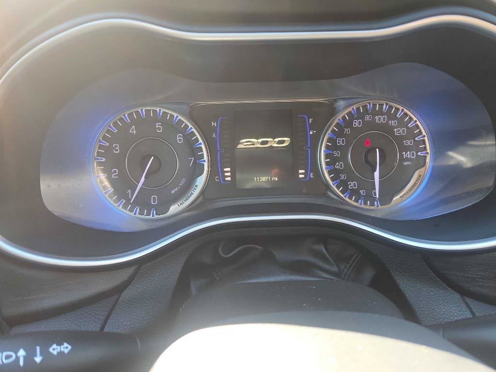 Used 2015 Chrysler 200 Limited w/ Convenience Group FWD image 11