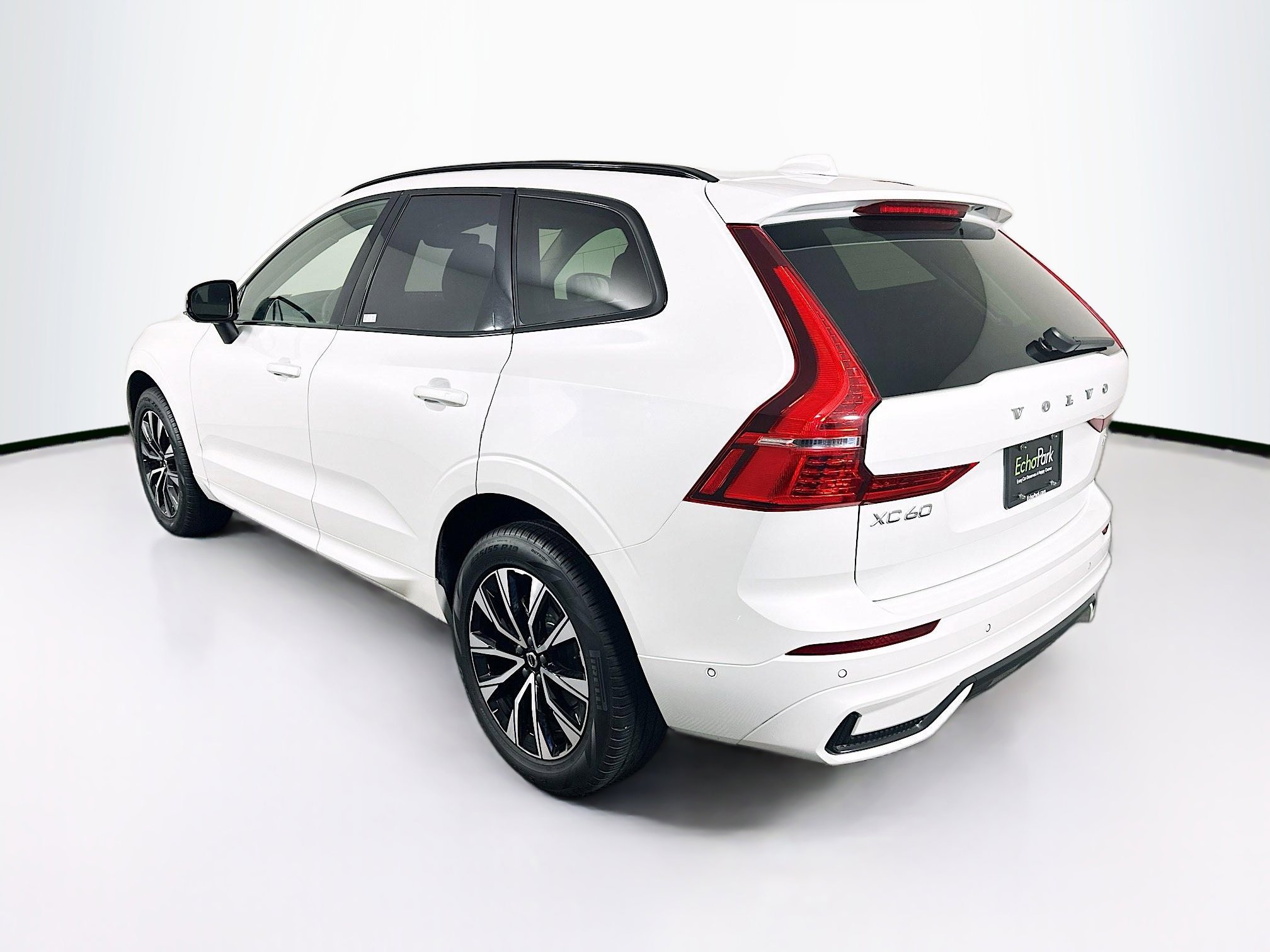 Used 2025 Volvo XC60 B5 Plus image 5