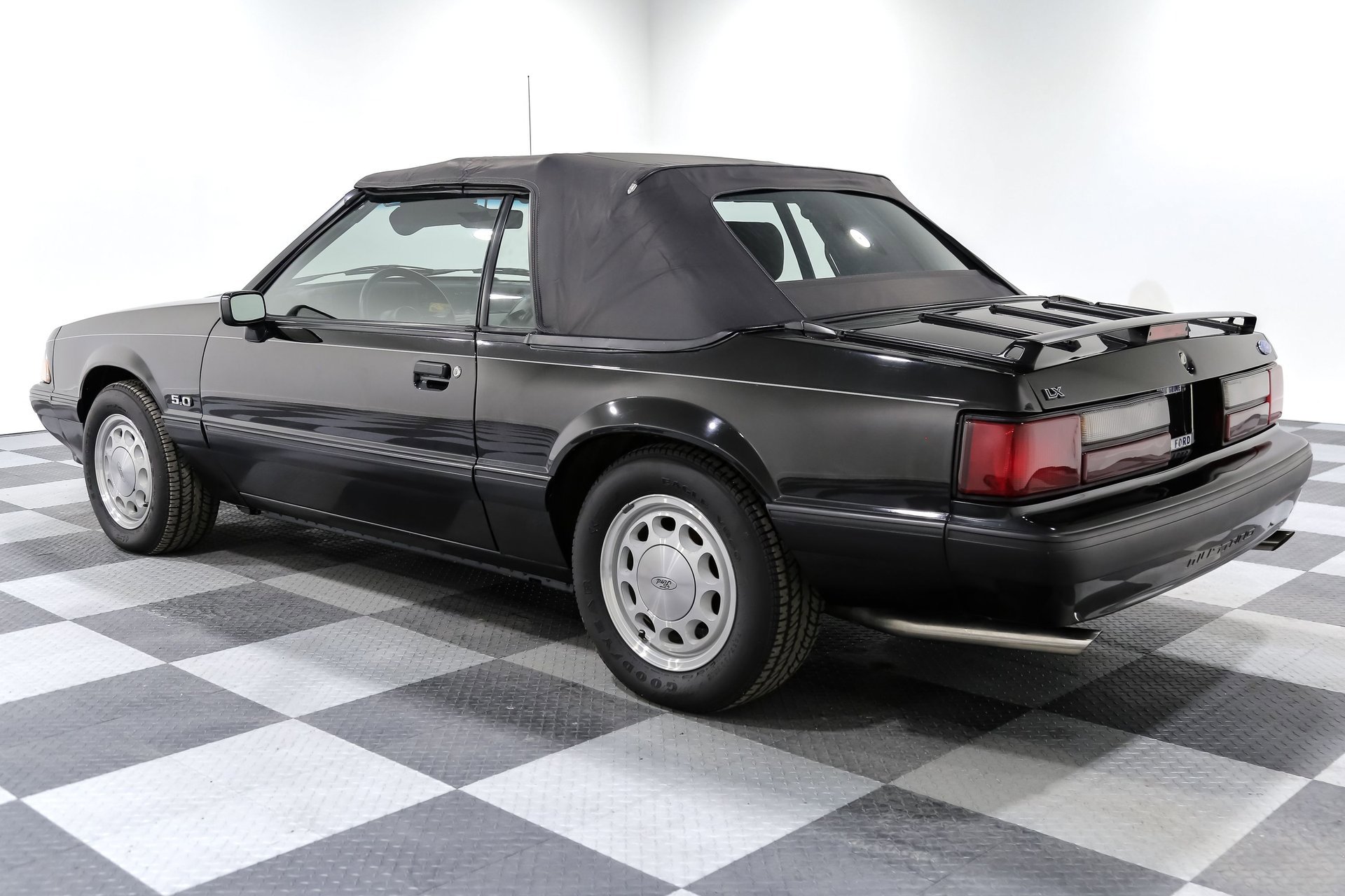 Used 1989 Ford Mustang LX RWD image 8