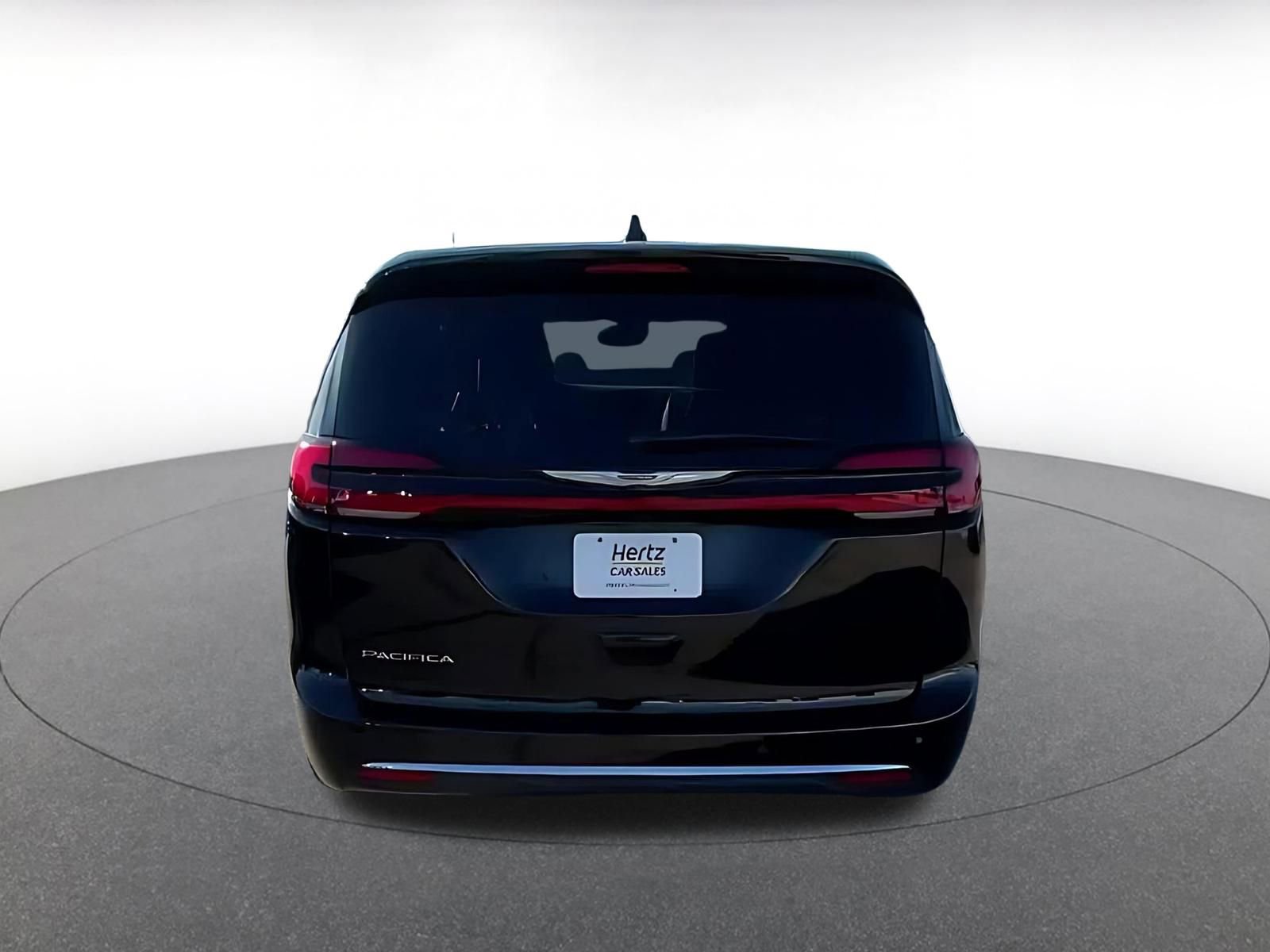 Used 2025 Chrysler Pacifica Select image 12