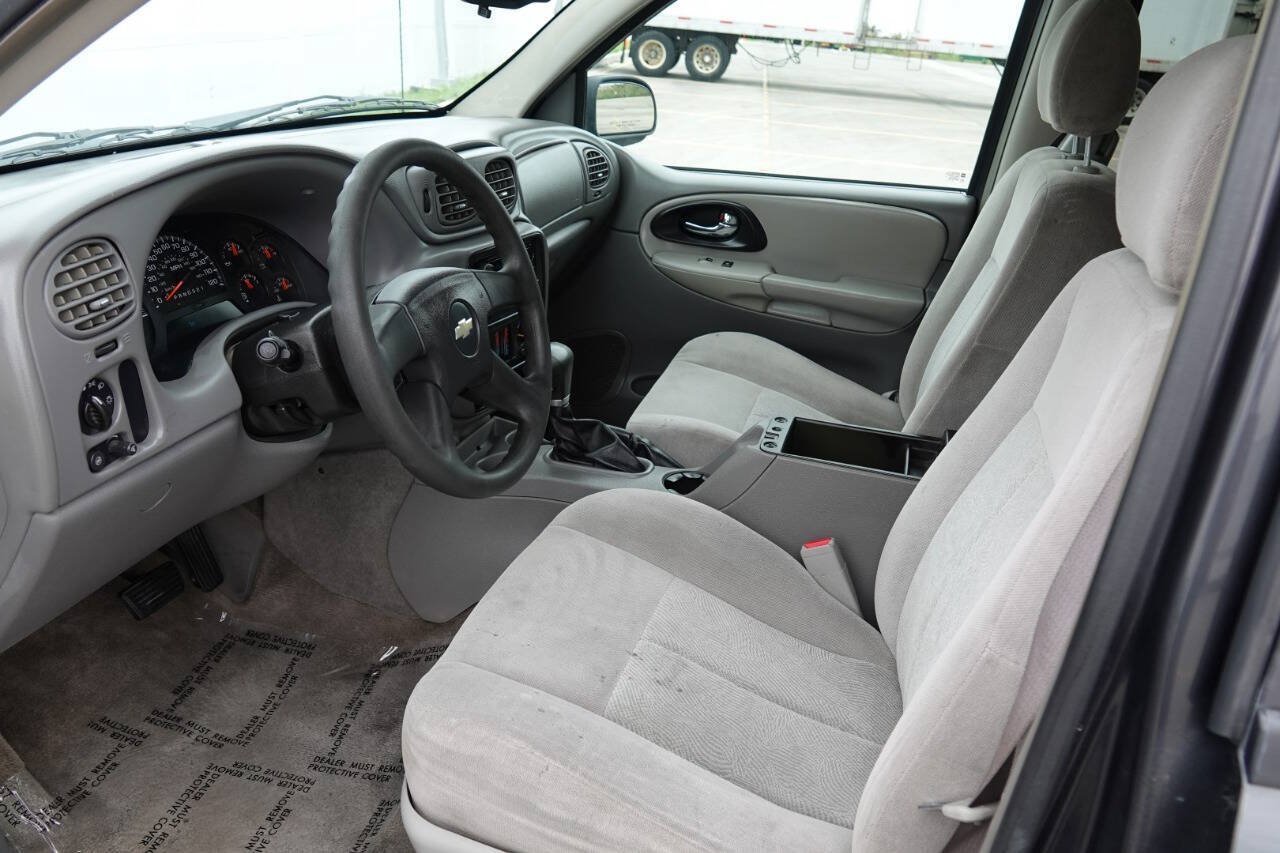 Used 2007 Chevrolet TrailBlazer LS w/ LS Preferred Equipment Group AWD/4WD image 4