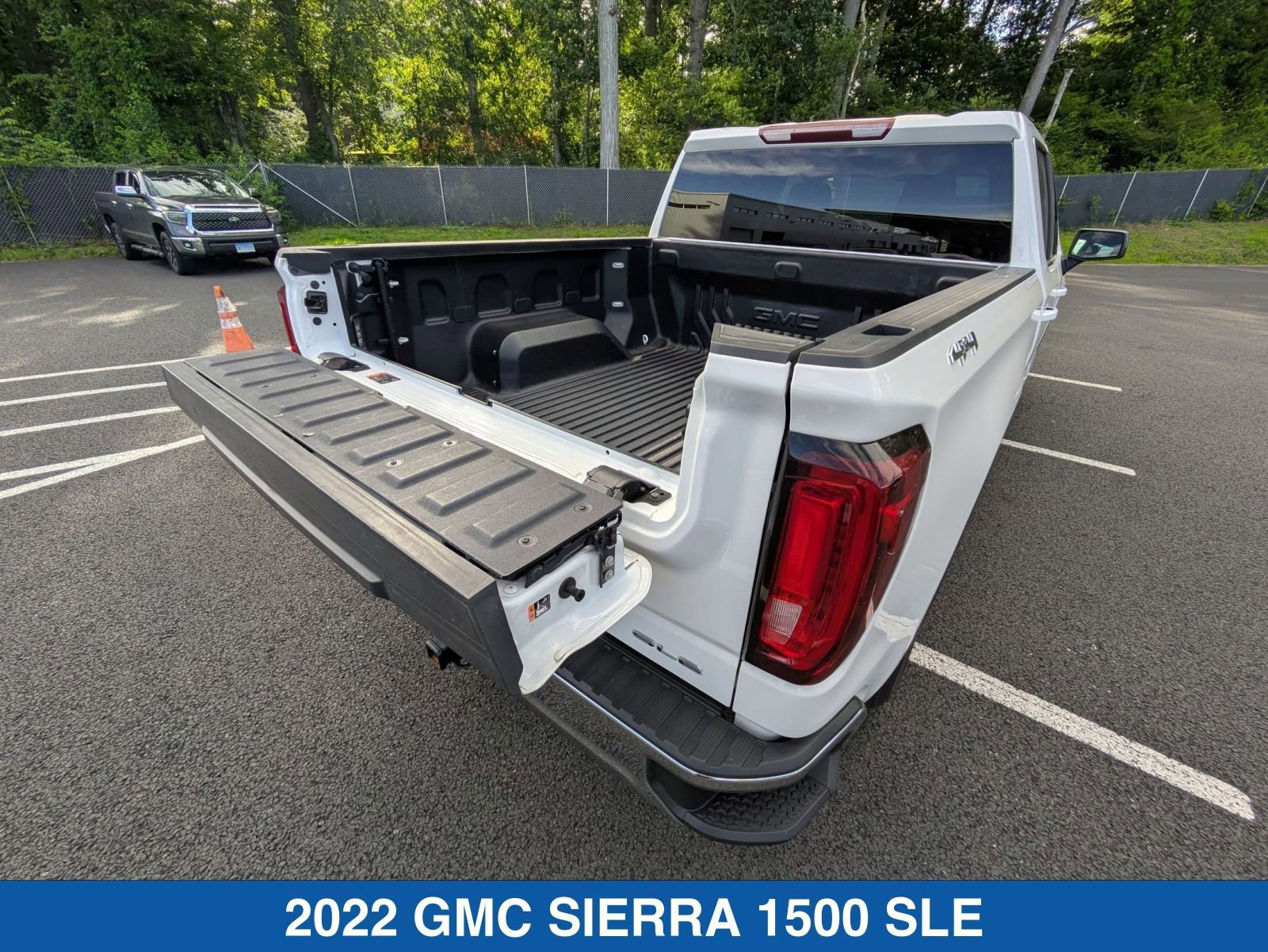 Used 2022 GMC Sierra 1500 SLE image 33