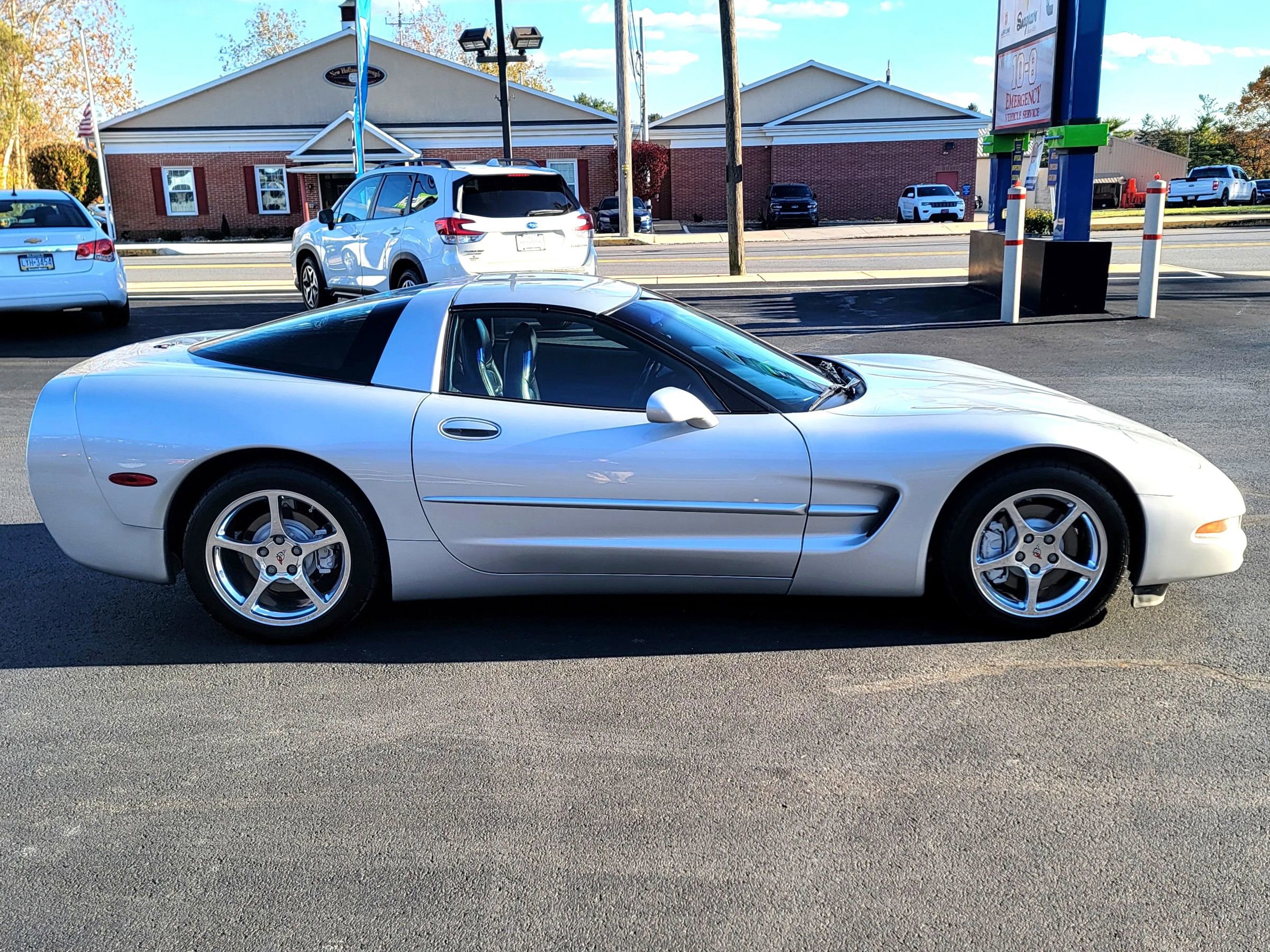 Used 2000 Chevrolet Corvette Coupe w/ Memory Pkg image 3