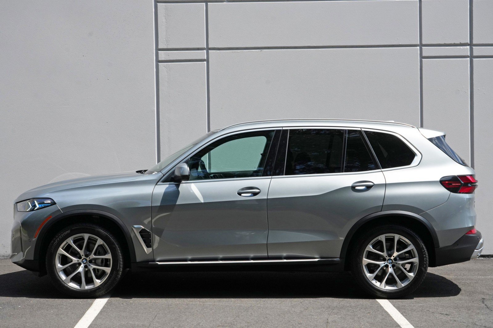 Used 2024 BMW X5 xDrive40i w/ Premium Package AWD/4WD image 51