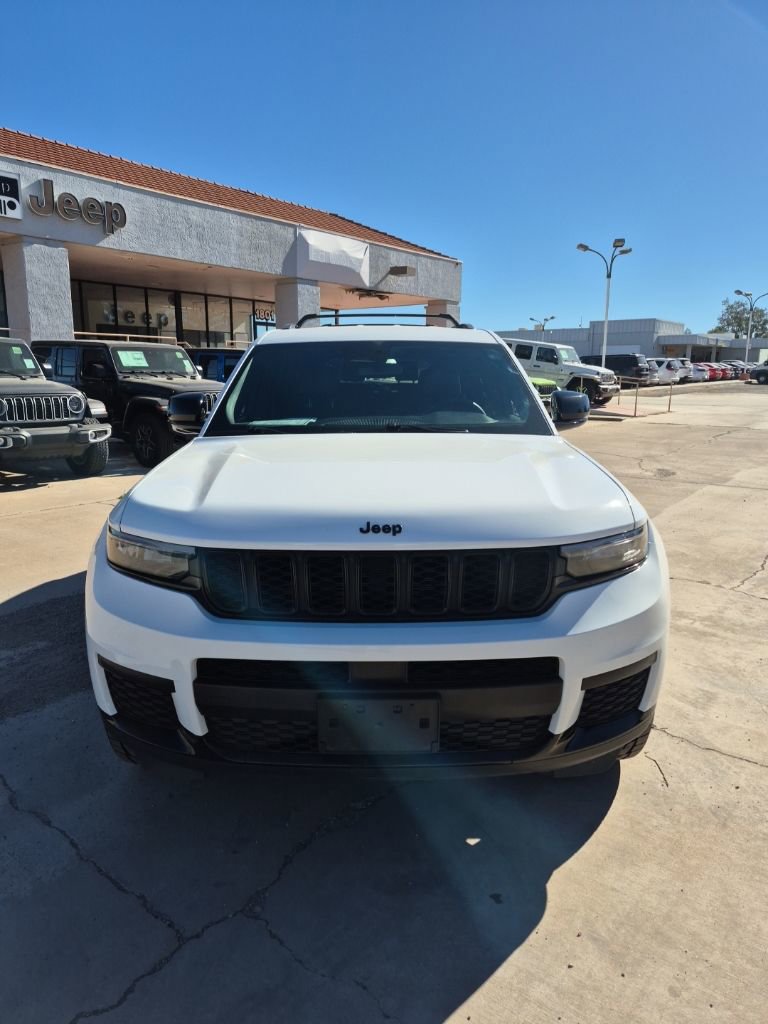 Used 2023 Jeep Grand Cherokee L Altitude AWD/4WD image 2