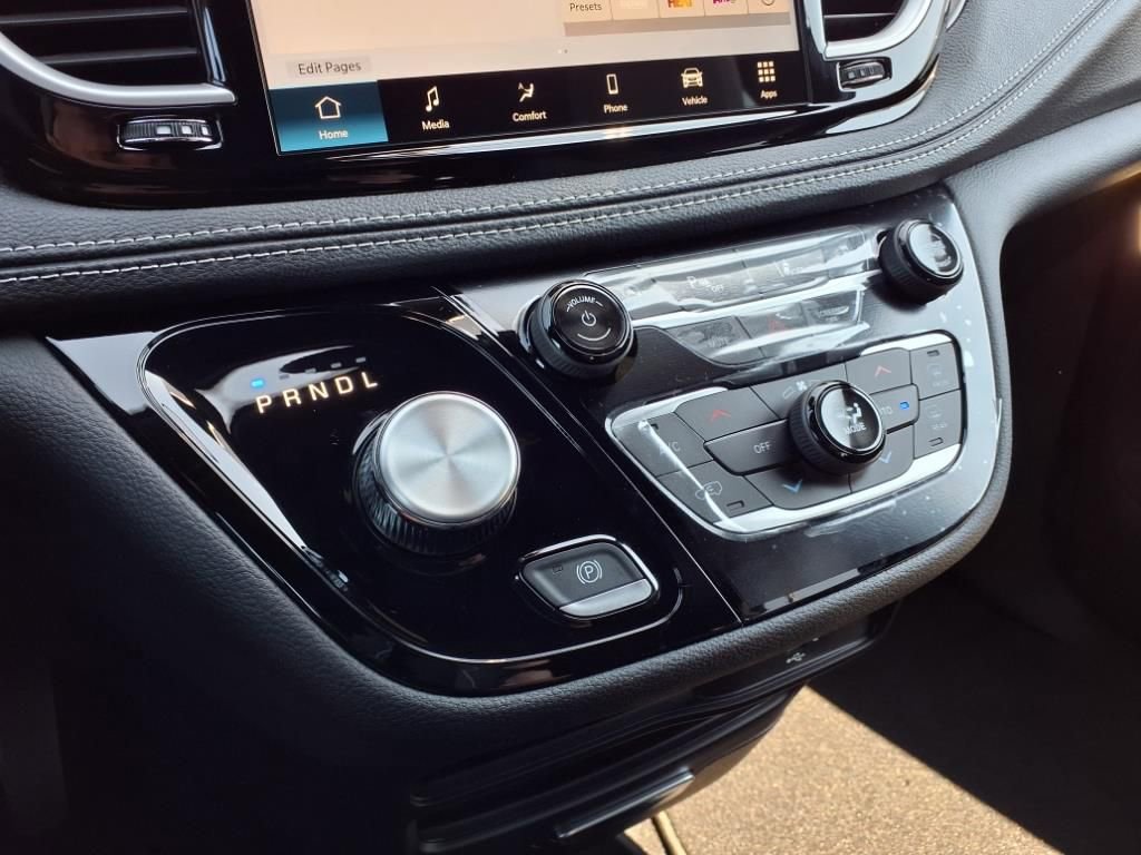 New 2026 Chrysler Pacifica Select image 24