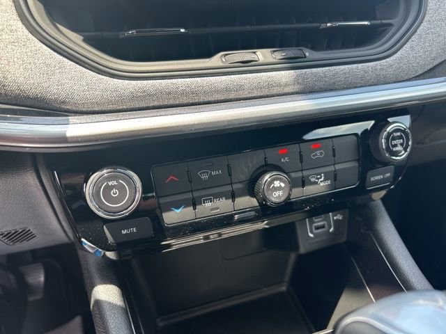 New 2024 Jeep Compass Latitude w/ Sun and Sound Group image 32