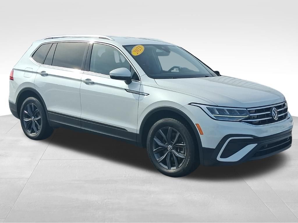 Used 2023 Volkswagen Tiguan SE image 3