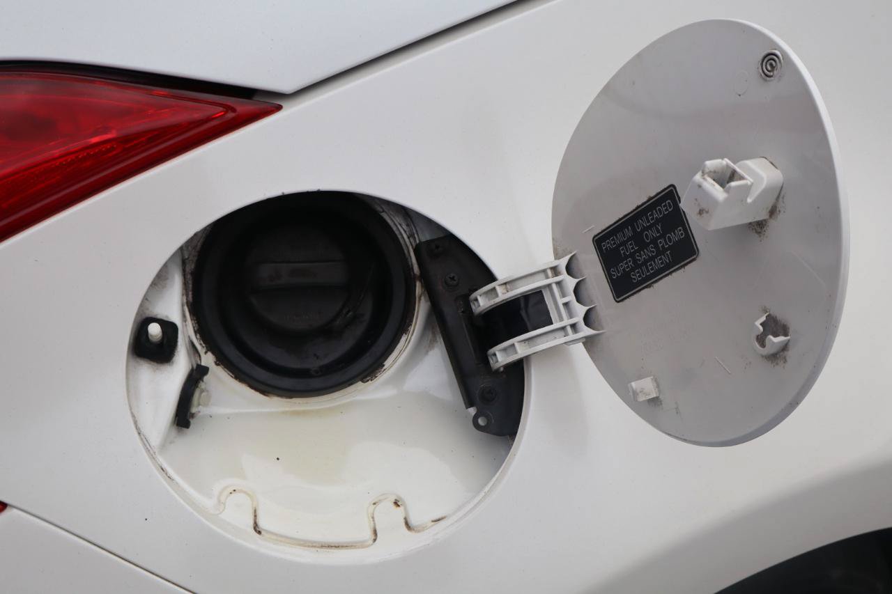 Used 2014 Nissan 370Z Coupe w/ Sport Package RWD image 16