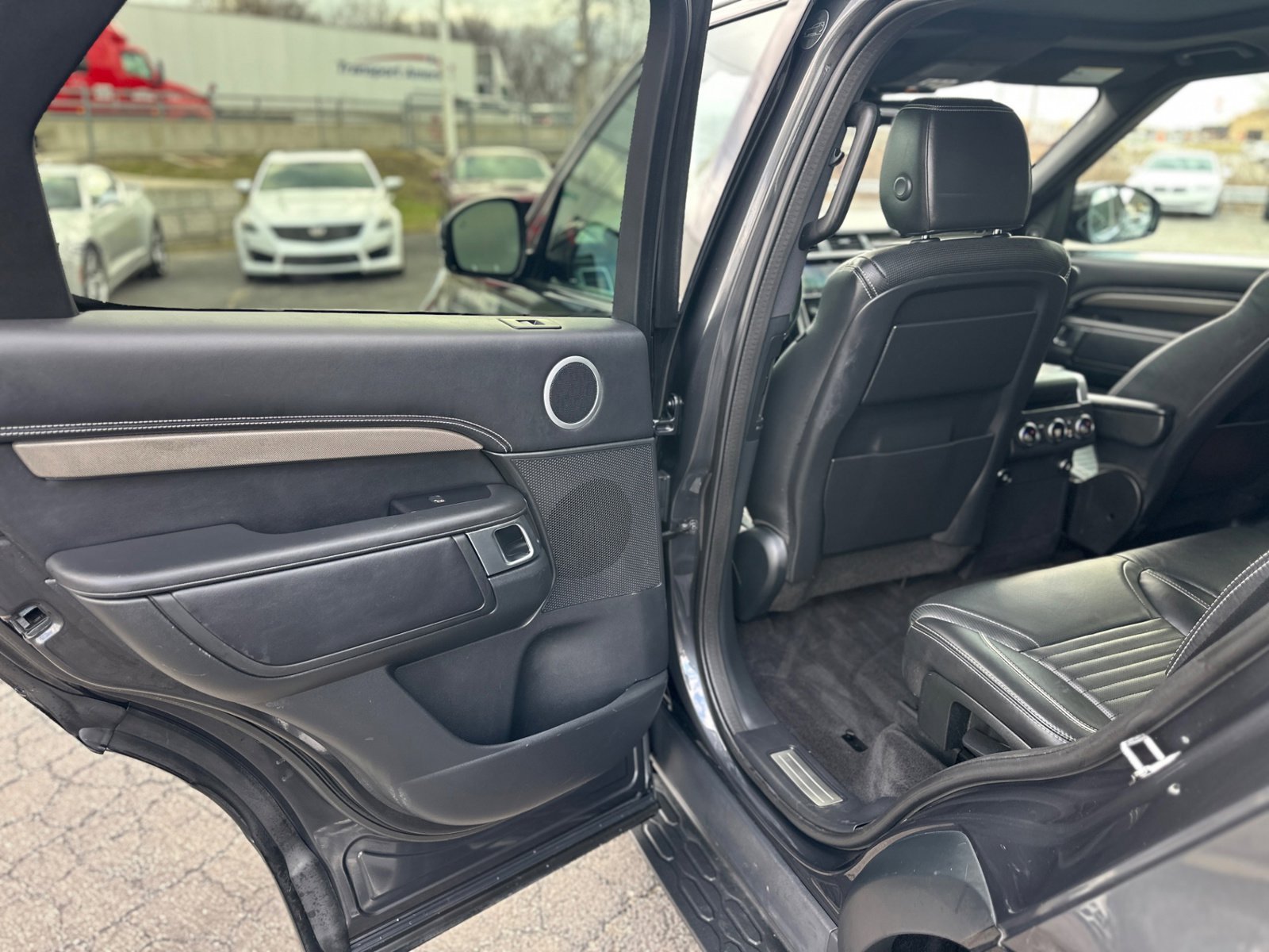 Used 2020 Land Rover Discovery HSE AWD/4WD image 39