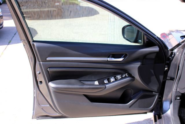 Used 2023 Nissan Altima 2.5 SV w/ SV Premium Package FWD image 10
