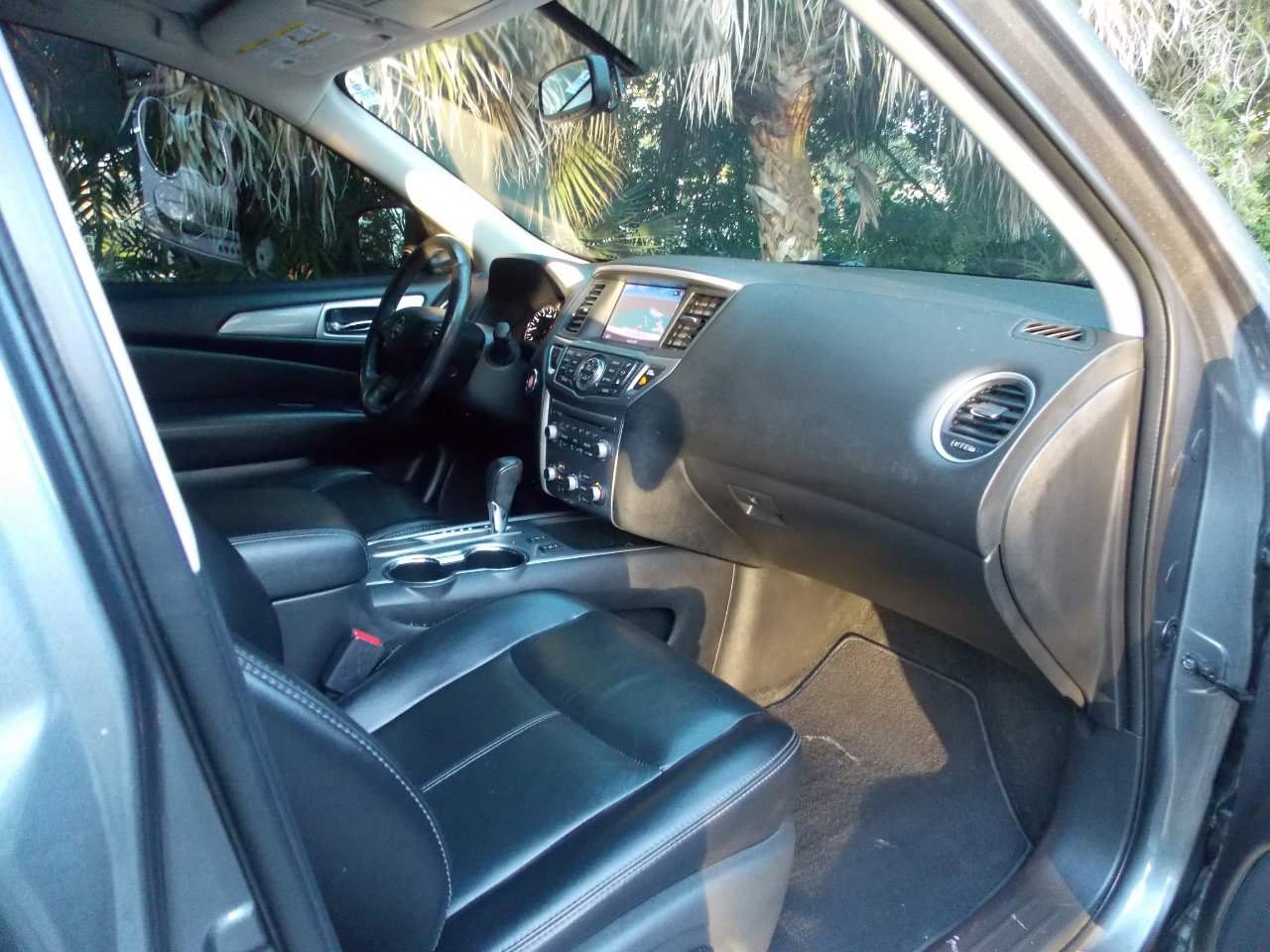 Used 2018 Nissan Pathfinder SL w/ Midnight Edition Package image 4