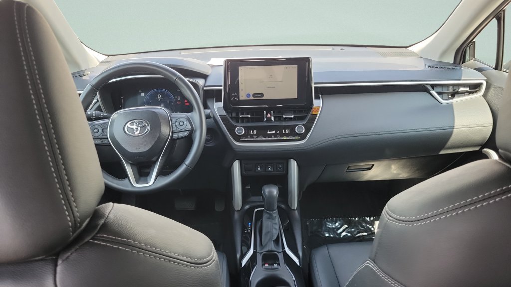 Used 2025 Toyota Corolla Cross XLE AWD/4WD image 13