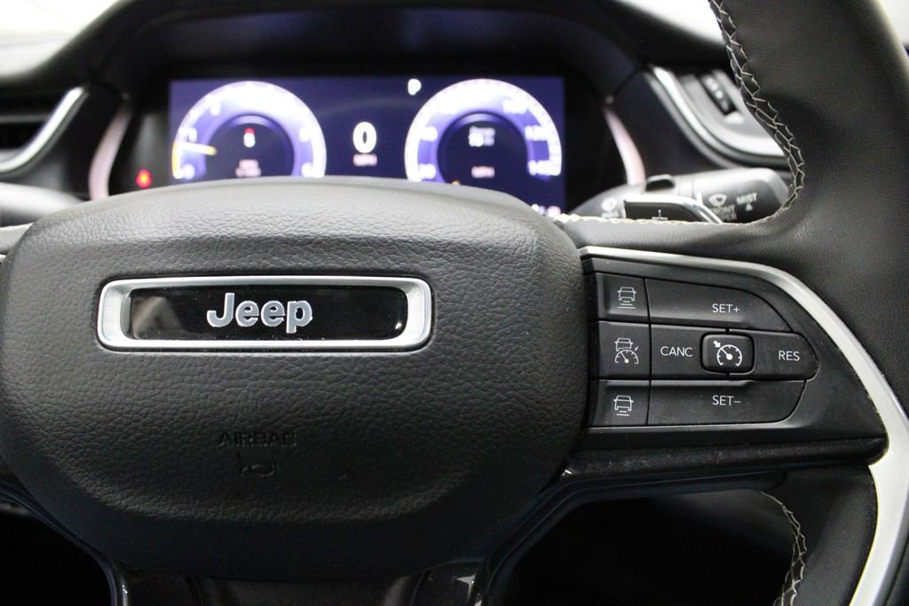 Used 2023 Jeep Grand Cherokee Laredo image 24