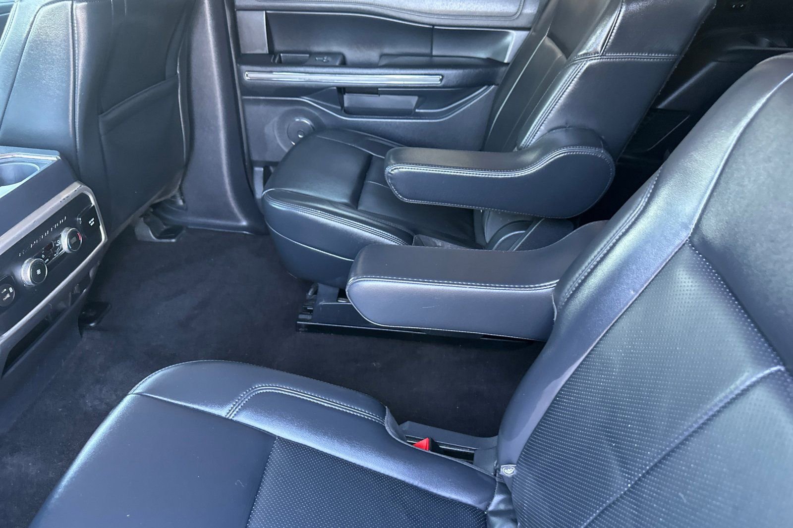 Used 2023 Ford Expedition XLT image 12