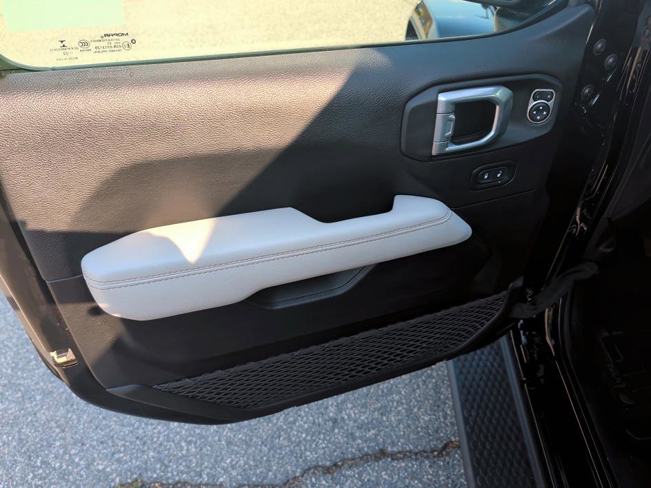 Used 2022 Jeep Wrangler Unlimited Sahara image 16