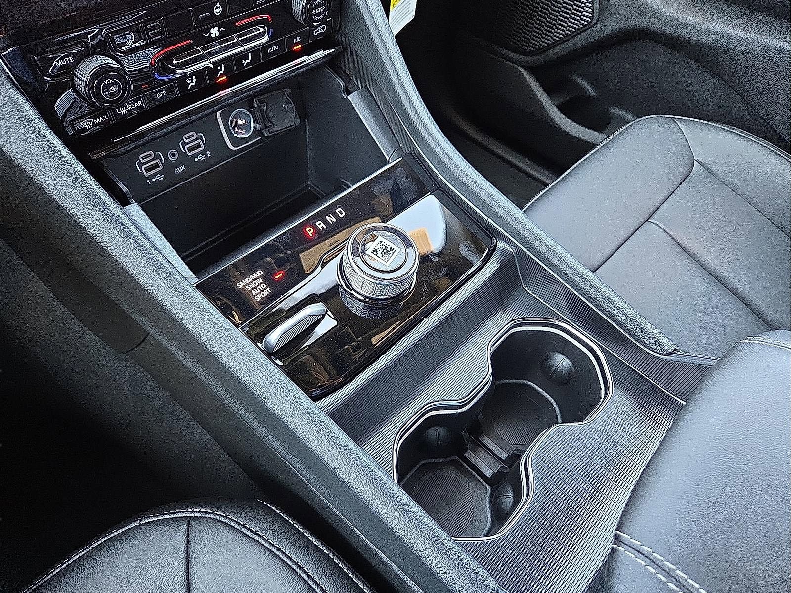 Used 2025 Jeep Grand Cherokee Limited w/ Black Appearance Package AWD/4WD image 24