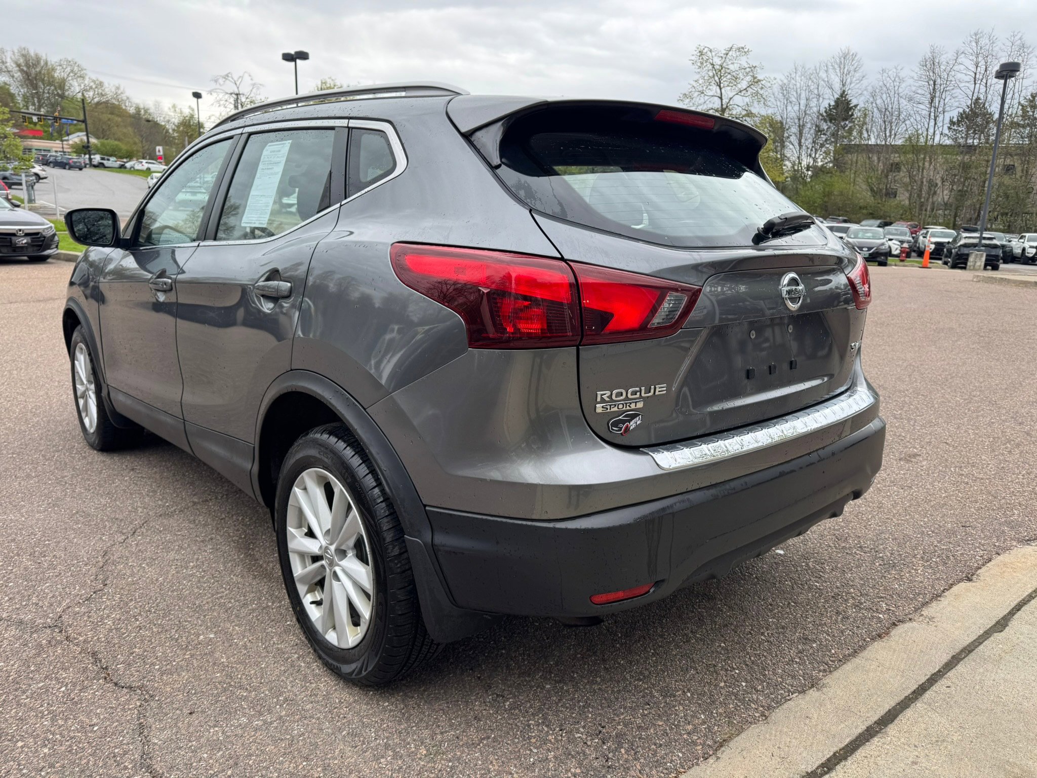Used 2018 Nissan Rogue Sport SV AWD/4WD image 5