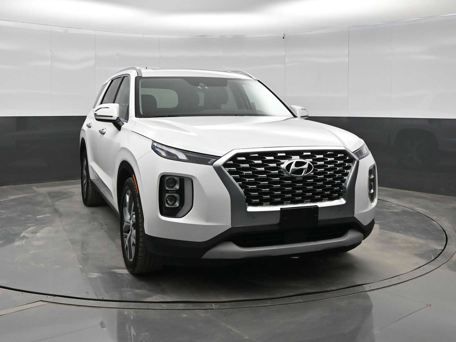 Used 2020 Hyundai Palisade SEL w/ Convenience Package image 2