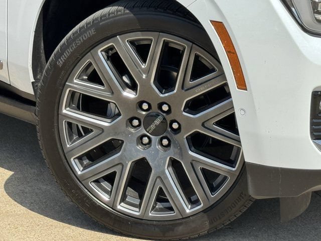 Used 2026 GMC Yukon Denali Ultimate AWD/4WD image 38