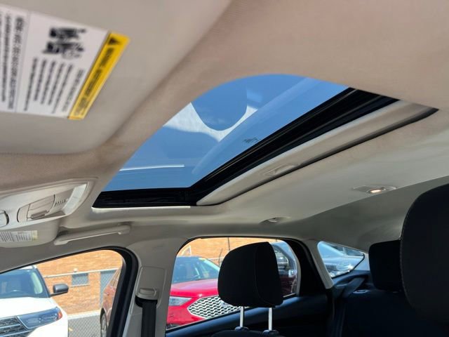 Certified 2018 Ford Focus SEL w/ Cold Weather Package FWD image 19