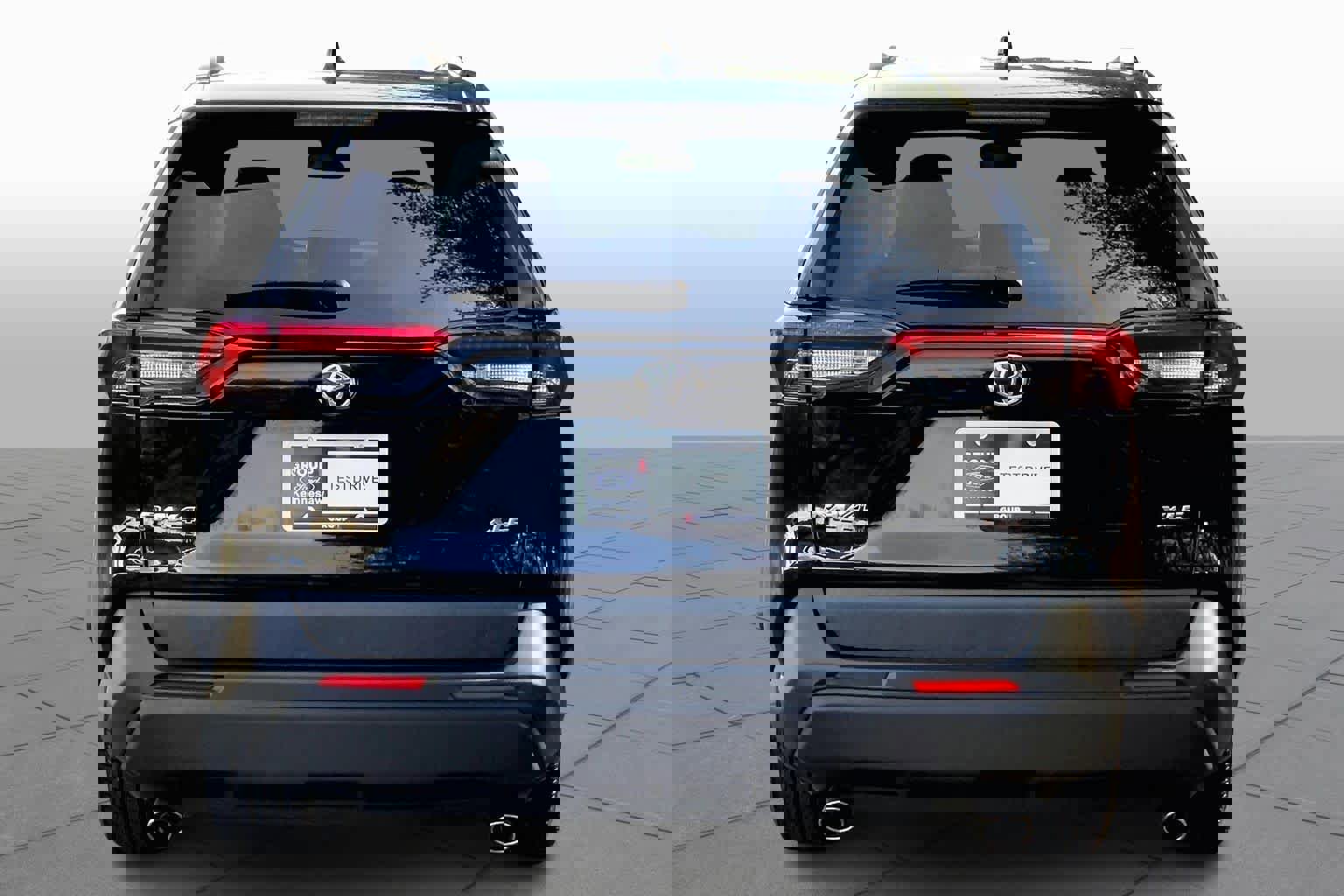 Used 2023 Toyota RAV4 XLE image 4