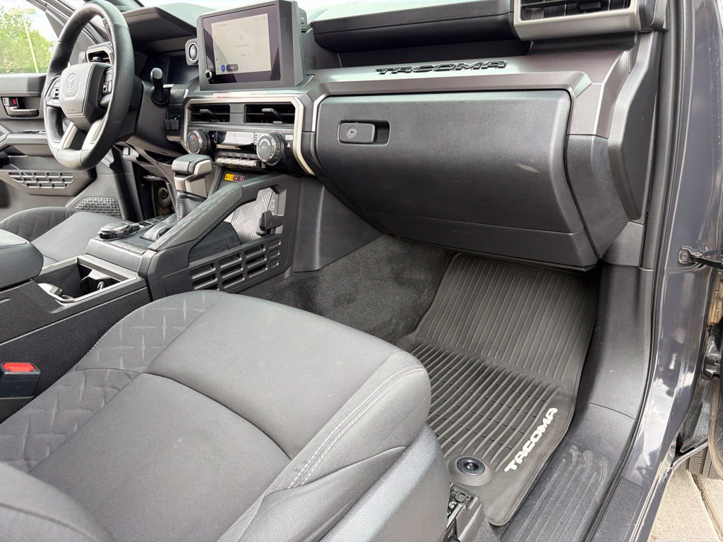 Used 2025 Toyota Tacoma SR5 AWD/4WD image 29