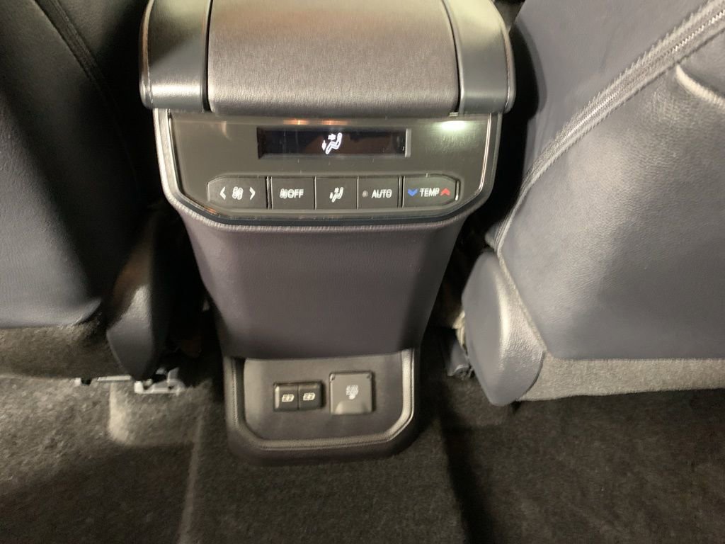Used 2026 Toyota Highlander Limited image 37
