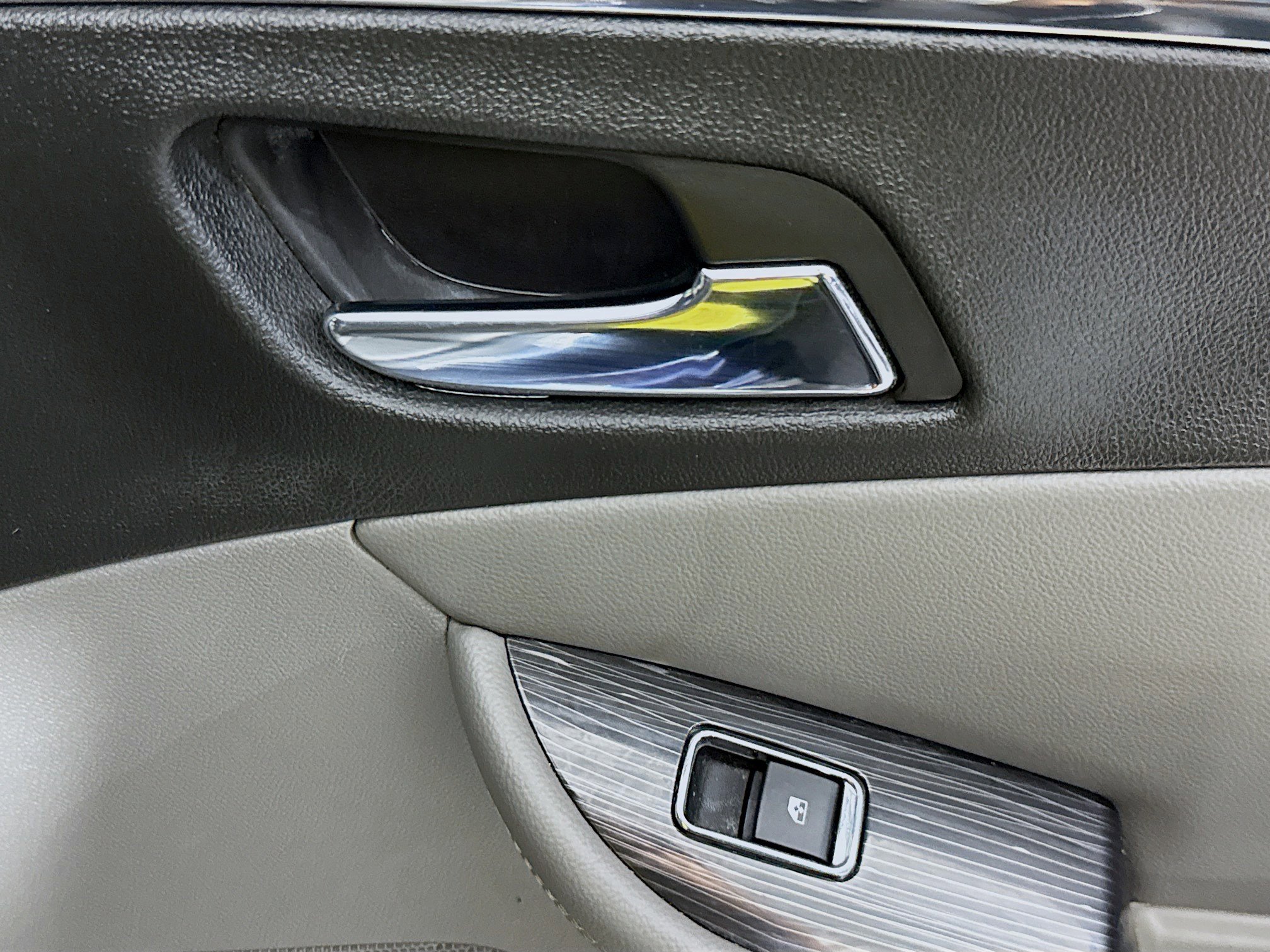 Used 2018 Chevrolet Impala LT w/ Sunroof and Spoiler Package image 30