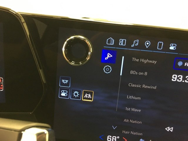 Used 2025 Chevrolet Traverse LT image 22