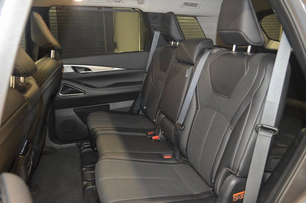 Certified 2026 INFINITI QX60 Luxe w/ Cargo Package AWD/4WD image 38