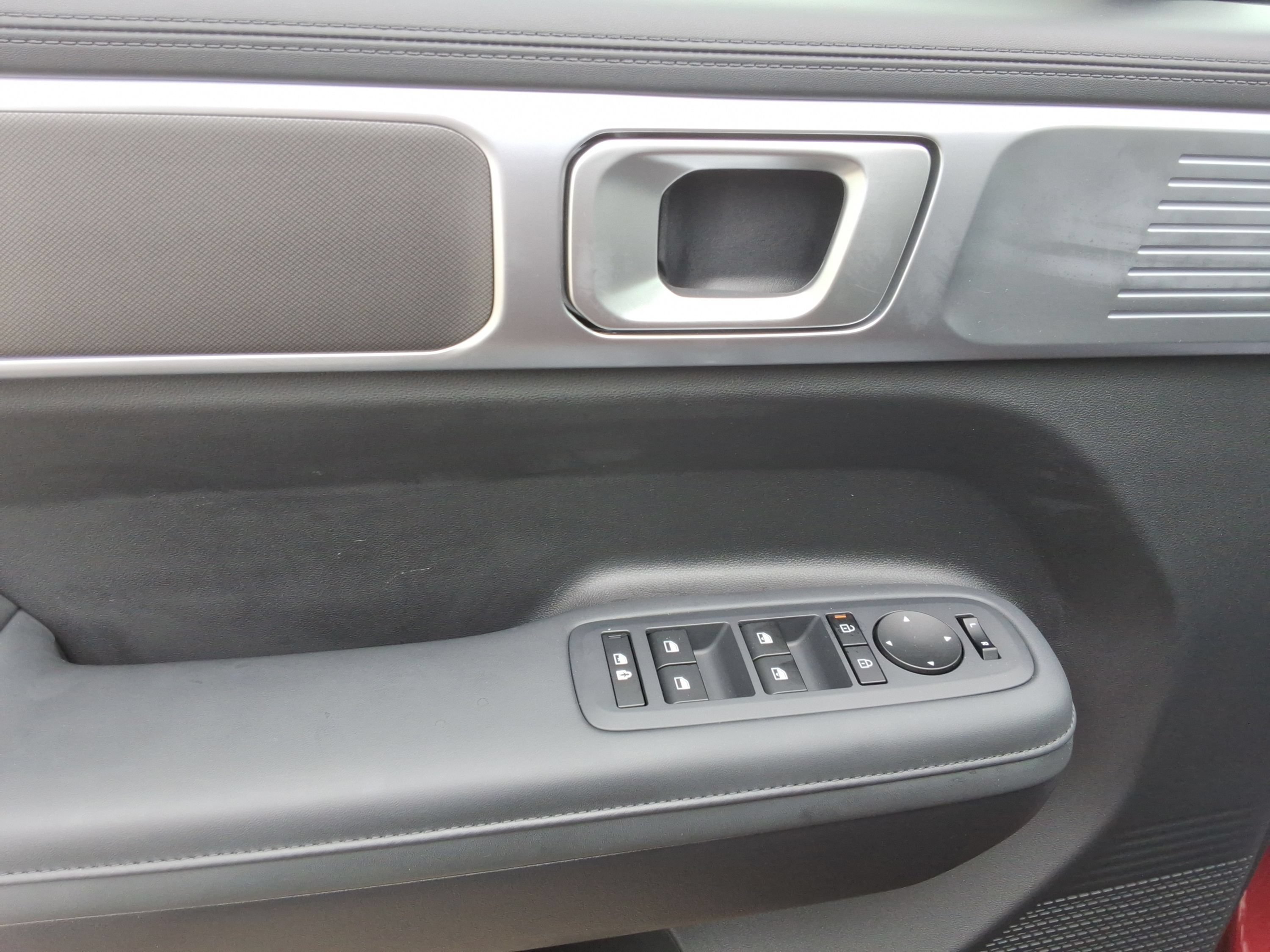 Used 2025 Hyundai Santa Fe SEL FWD image 21